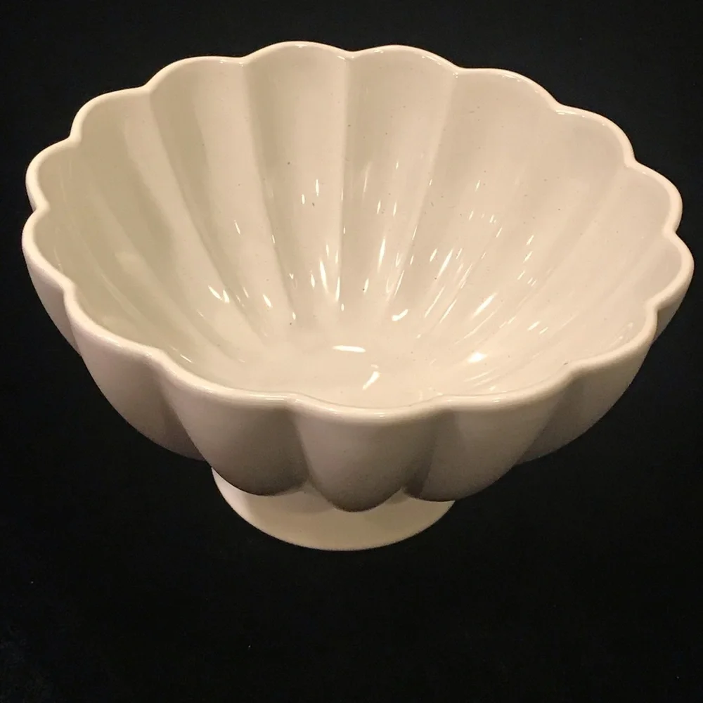 74oz Scalloped Edge Stoneware Pedestal Serving Bowl Cream Hearth & Hand